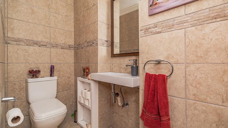 5 Bedroom Property for Sale in Village On Sea Western Cape
